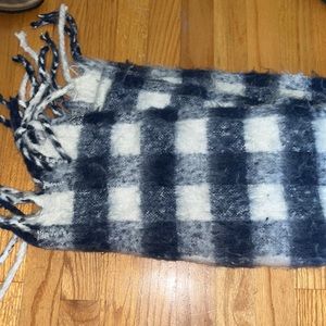 NWT aerie scarf 19x19in